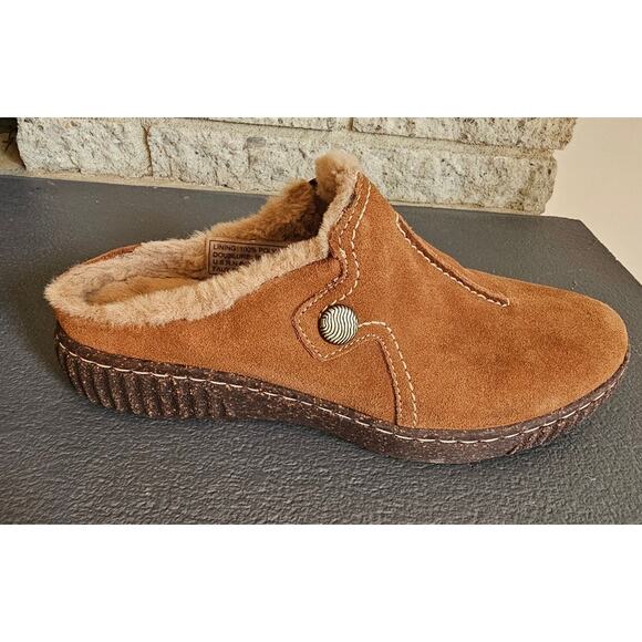 Clarks Caroline Step Slip-On Flats, Fur lined, STitching & Button Tan, NEW, Sz 7 - Picture 6 of 8